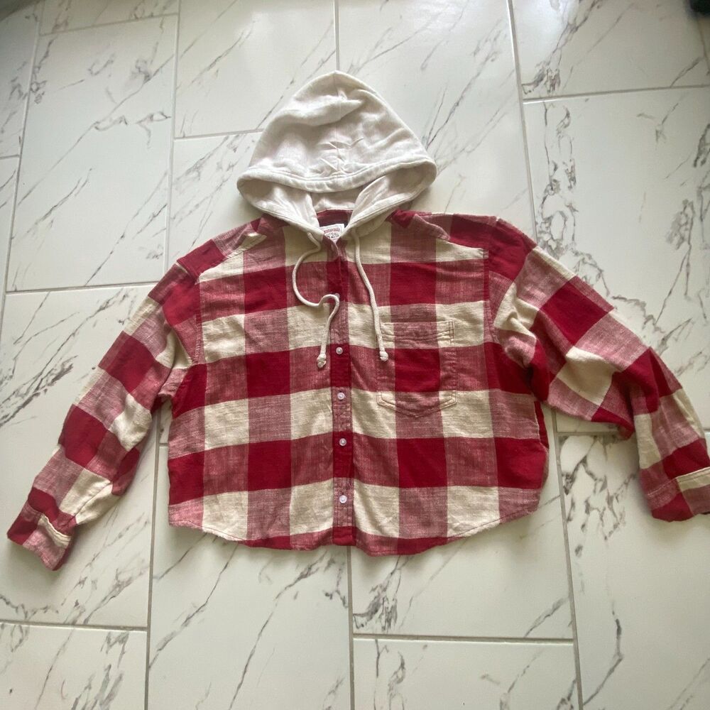 American Eagle Womens XL Red Cream Buffalo Plaid Hooded Flannel Cropped Shacket